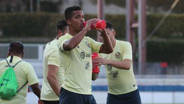 Giovanni Dos Santos atraviesa un momento difícil como profesional, ya que tras salir del Club América, no ha encontrado nuevo equipo y entrena con la Sub-20 de las ‘Águilas’.
