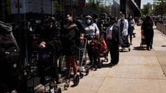 Brooklyn (United States), 15/05/2020.- People wait in line to get care packages with food donations from the Food Bank for New York City in Brooklyn, New York, New York, USA, 15 May 2020. Unemployment claims in the US are above 36 million people as the na