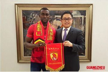 En febrero de 2016 el Guangzhou Evergrande de la Liga China fichó al jugador por 43 millones de euros.