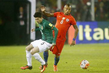 Arturo Vidal of Chile fights for the ball with Nelson Cabrera of Bolivia.