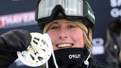 ASPEN, COLORADO - JANUARY 26: Mia Brookes of Great Britain poses with the medal after winning gold in the Women's Snowboard Slopestyle Finals on day 1 of the X Games Aspen 2024 on January 26, 2024 in Aspen, Colorado.   Jamie Squire/Getty Images/AFP (Photo by JAMIE SQUIRE / GETTY IMAGES NORTH AMERICA / Getty Images via AFP)
