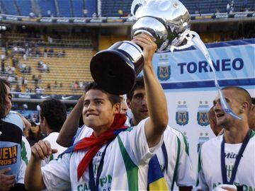 Fue revelación en la obtención del título del Torneo Apertura 2009 del fútbol argentino.