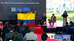 Colombia recibe la bandera para afrontar los Bolivarianos