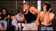 Van Damme vuelve a bailar 'Una vaina loca' y sigue igual que siempre