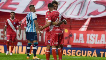 Argentinos Juniors 2-0 Racing: resumen, goles y resultado