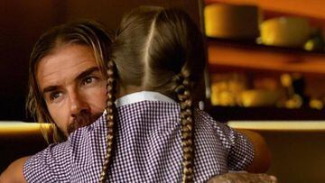 David Beckham abrazado a su hija Harper Seven.
