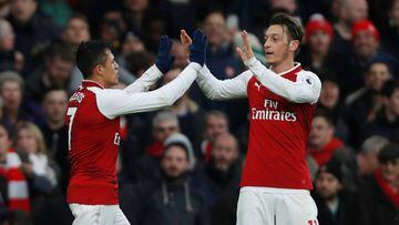 Wenger insists Alexis and Özil will stay at Arsenal despite interest from Madrid and Barça