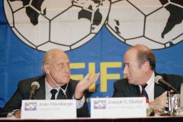 Joao Havelange y Blatter fueron las cabezas del fútbol mundial hasta el retiro del brasileño, que posteriormente también fue acusado de corrupción.