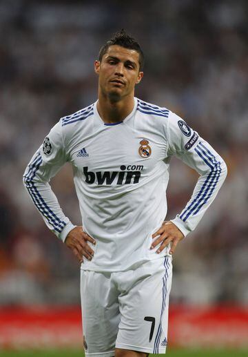 In 2011, the Portuguese player got angry with his Real Madrid teammates during El Clásico. The forward went to put pressure on the blaugrana team but the rest of Los Blancos didn't support him. His displeasure was clear for all to see.