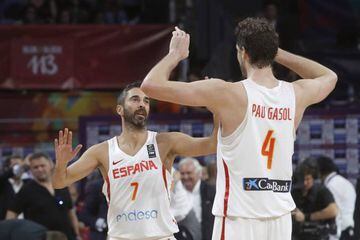 Juan Carlos Navarro y Pau Gasol durante el partido entre España y Rusia por la medalla de bronce del Eurobasket.