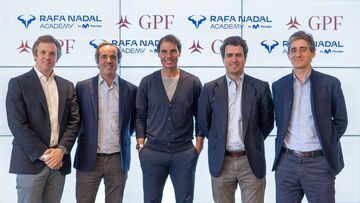 Imagen de la firma del acuerdo entre la Rafa Nadal Academy y el fondo de inversión GPF.