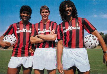 Rijkaard, Ruud Gullit y Marco Van Basten conformaron un Milan de época que dominó los campeonatos nacionales y continentales. Arrigo Sacchi fue el entrenador del tridente holandés desde finales de los ochenta hasta 1991.
