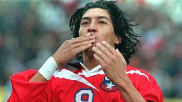 El capitán de la Roja en Francia '98 sumó 34 goles por Chile. En el extranjero se transformó en ídolo del Real Madrid y del Inter de Milan.