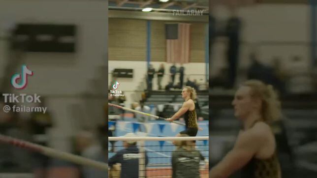 Vídeo: El viral accidente de un atleta en salto con garrocha