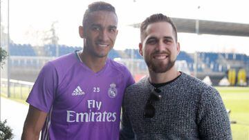Mariano posa con el jugador de b&eacute;isbol venezolano Ender Inciarte al t&eacute;rmino del entrenamiento de hoy del Real Madrid.
