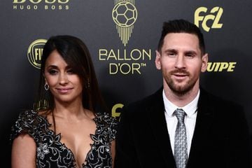 Barcelona's Argentinian forward Lionel Messi (R) and his wife Antonella Roccuzzo arrive to attend the Ballon d'Or France Football 2019 ceremony at the Chatelet Theatre in Paris on December 2, 2019. (Photo by Anne-Christine POUJOULAT / AFP)