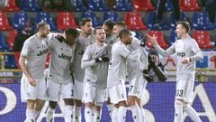 Los jugadores de la Juventus celebran el gol de Kean