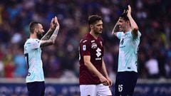 Inter Milan's Croatian midfielder Marcelo Brozovic (L) celebrates with Inter Milan's Italian defender Alessandro Bastoni (R) after opening the scoring during the Italian Serie A football match between Torino and Inter on June 3, 2023 at the Olympic stadium in Turin. (Photo by Marco BERTORELLO / AFP)