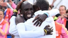 Kenya's Eliud Kipchoge celebrates after winning Berlin Marathon 2022.