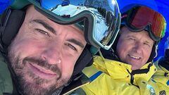 Selfie de Fernando Alonso y su monitor de esquí de Val Gardena Ski & Snowboard 2000, en enero del 2024.