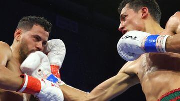 Rafael ‘El Divino’ Espinoza le arrebata el campeonato de peso pluma de la OMB a Robeisy Ramírez