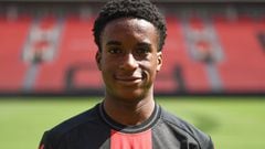 Melvin Ukpeigbe ficha por el Bayer Leverkusen.