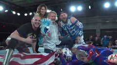 Jeff Jarrett con los miembros de La EmpresA en la función de WrestleCon