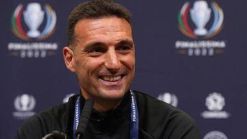 LONDON, ENGLAND - MAY 31: Lionel Scaloni, Head Coach of Argentina speaks to the media during the Argentina Press Conference at Wembley Stadium on May 31, 2022 in London, England. (Photo by Catherine Ivill - UEFA/UEFA via Getty Images)