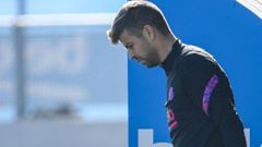 Barcelona&#039;s Spanish defender Gerard Pique arrives for a training session in Barcelona on October 19, 2021, on the eve of their UEFA Champions League first round Group E football match against Dynamo Kiev. (Photo by LLUIS GENE / AFP)
