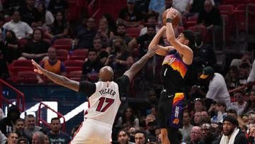 The Phoenix Suns beat the Miami Heat 111-90 from FTX Arena to clinch the top seed in the Western Conferernce Playoffs for the second straight year.