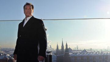 (FILES) In this file photo taken on January 23, 2013, US action film star Arnold Schwarzenegger poses for photos atop a hotel roof just outside the Kremlin in Moscow. - Schwarzenegger appealed to Vladimir Putin on March 17, 2022, to end the &quot;senseles