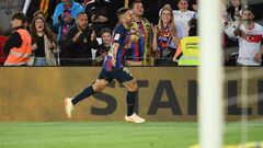 Jordi Alba celebra su gol contra Osasuna.