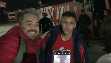 Alexis no quiso hablar, pero con este gesto hizo feliz a muchos fanáticos