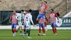 Eric Montes festeja su gol al Antequera que da tres puntos al Algeciras.