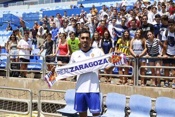Tras su paso por el Celta de Vigo llegó a Zaragoza. El club aragonés vio el gran potencial del delantero y consiguió hacerse con la cesión de Iglesias. 