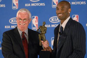 A pesar de ser un miembro distinguido de la élite del basquetbol, Kobe solo ganó un premio al jugador más valioso de la temporada. Fue en la 2007-2008, cuando promedio 28.3 puntos, 6.3 rebotes y 5.3 asistencias. Aquel curso coincidió con la llegada de Pau Gasol a Los Ángeles, misma que le liberó de muchas funciones defensivas. Sin embargo, Kobe no pudo redondear el año con el título, ya que los Lakers perdieron las finales ante los Celtics. 
