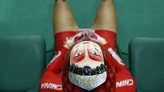 La ciclista china Zhong Tianshi luci&oacute; este llamativo casco en la prueba de velocidad de ciclismo en pista en los Juegos de R&iacute;o.