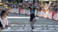 Chris Froome celebra su victoria en la octava etapa del Tour de Francia 2016 en Bagneres de Luchon tras un espectacular descenso del Col del Peyresourde.