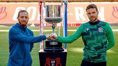 Athletic Club captain Iker Muniain and Real Sociedad skipper Asier Illarramendi pose with the Copa del Rey in Seville. 