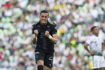 Rogelio Funes Mori festeja su gol en Santos 