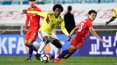 Carlos S&aacute;nchez con el dominio del bal&oacute;n en el partido amistoso entre Corea del Sur y Colombia