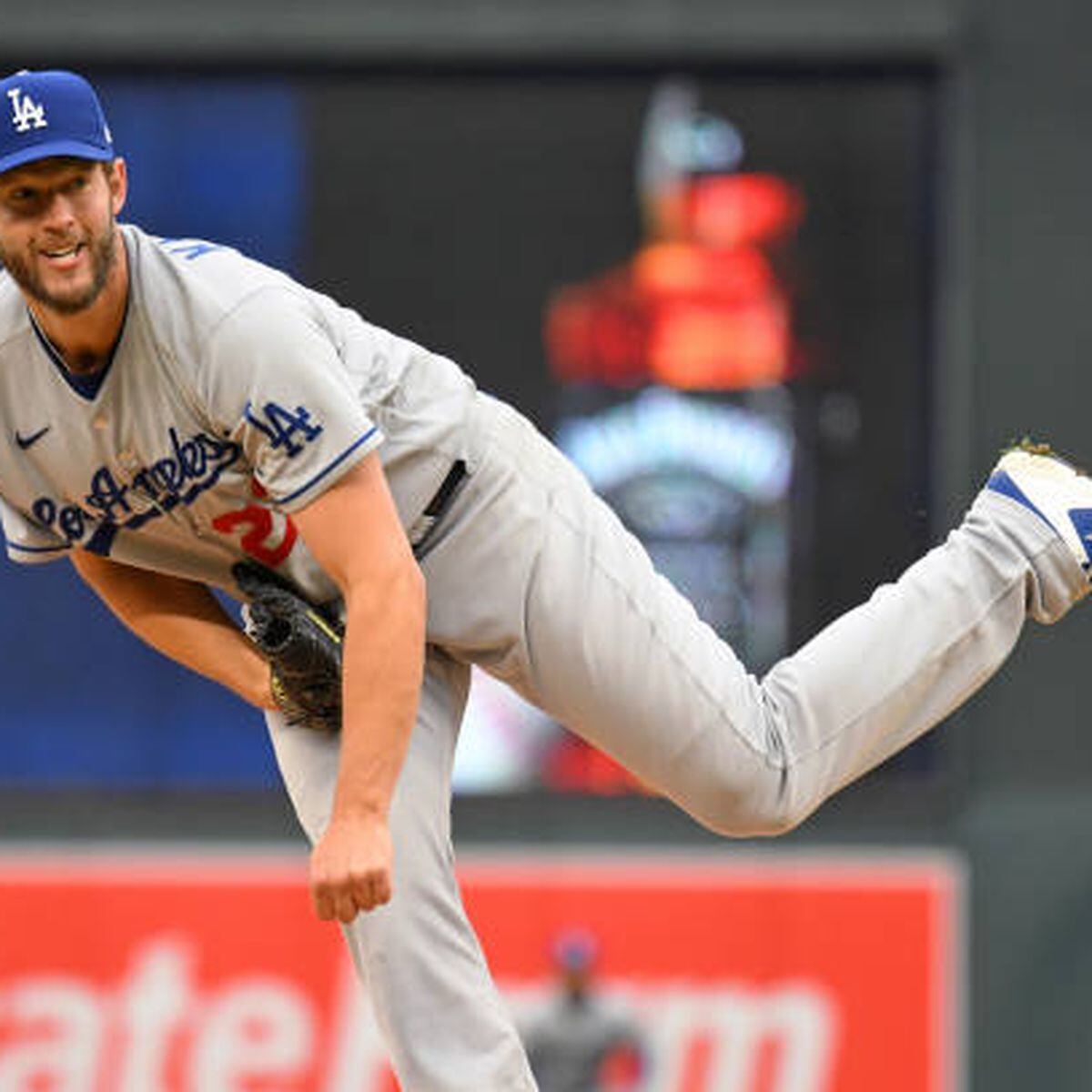 Dodgers' Clayton Kershaw removed after seven perfect innings vs. Twins