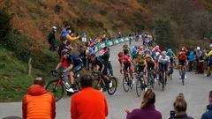 Imagen de una etapa de la Vuelta a España 2020 en el Alto de L'Angliru.