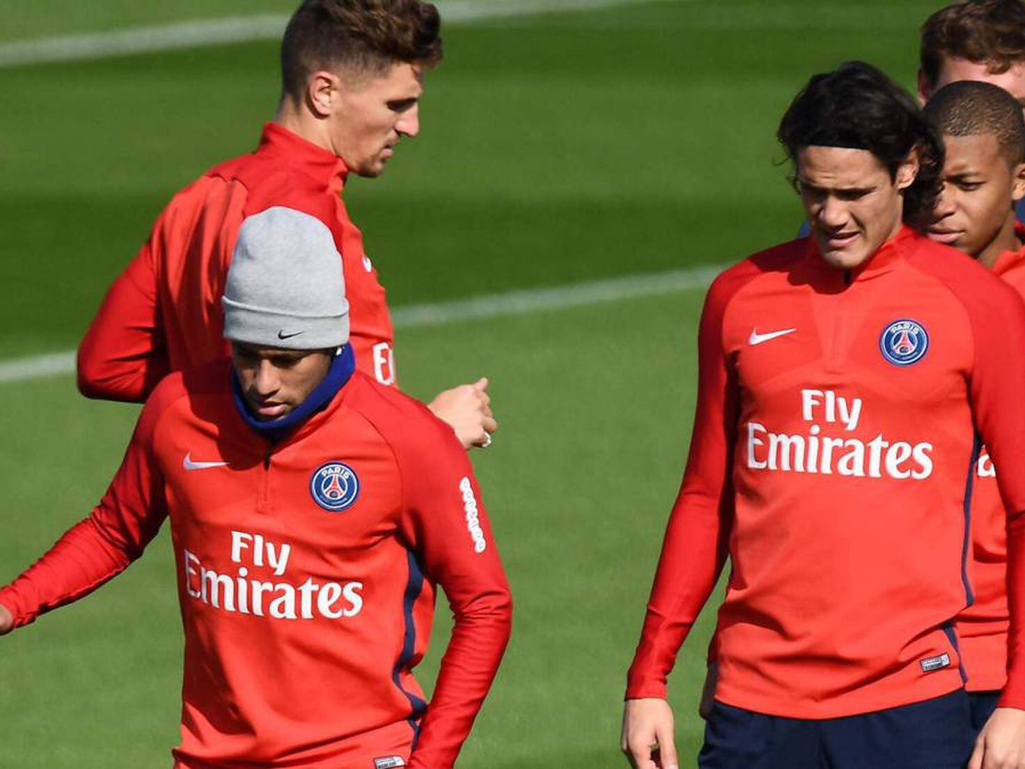 Curativos de Neymar e Cavani chamam a atenção de internautas