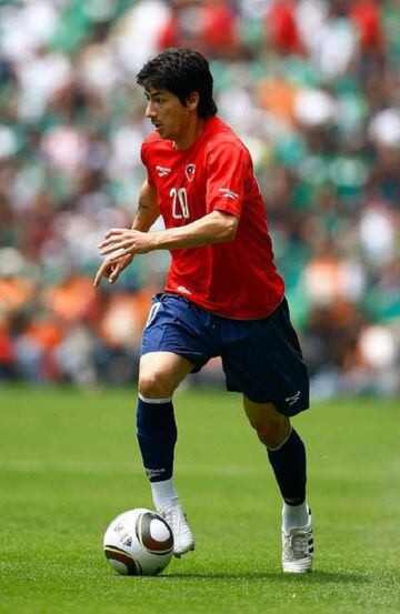 'Pajarito', con grandes y extensas campañas en Europa, sólo jugó tres partidos por la Selección. Debutó ante Uruguay en 2001 por Clasificatotias y jugó sus últimos 45 minutos en un amistoso ante México en 2010, con Marcelo Bielsa como DT. 