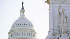 El Capitolio permanece pr&aacute;cticamente en silencio, el jueves 7 de enero de 2021 por la ma&ntilde;ana en Washington.