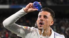 Real Madrid's Spanish midfielder Dani Ceballos pours water on his face during the Spanish league football match between Real Madrid CF and Real Sociedad at the Santiago Bernabeu stadium in Madrid on January 29, 2023. (Photo by OSCAR DEL POZO / AFP)