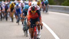 Egan Bernal abandona la Vuelta a San Juan por problemas de rodilla