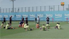 El Barça enseña la charla de Bartomeu a sus jugadores sobre el césped