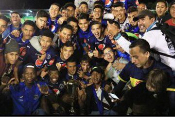 Honduras: Motagua salió airoso de la Liga Nacional de primera división al vencer 2-1 a Platense en la final. El cuatro veces campeón goza en la campeonato apertura. 